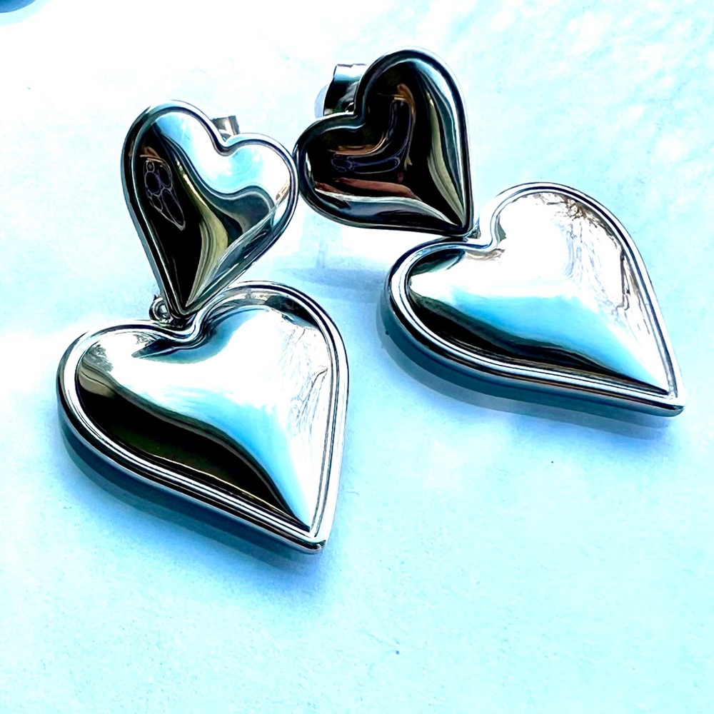 New ~ Silver Hearts in Love Earrings
